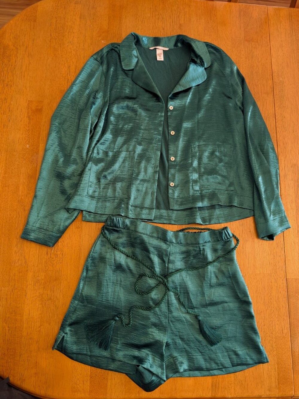 NWT Victoria's Secret Satin Pajama Short Set, Medium, Emerald Green